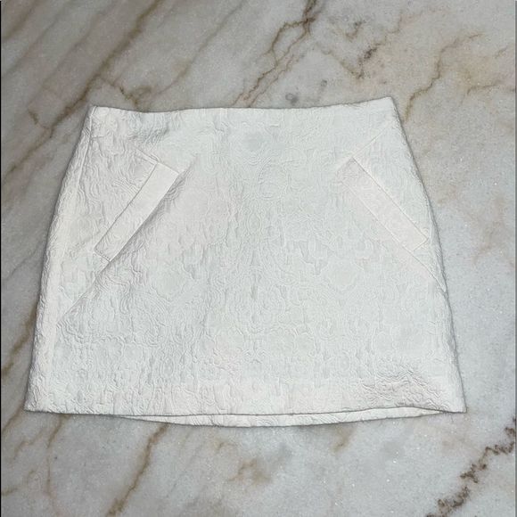 Topshop Dresses & Skirts - TOPSHOP WHITE PATTERNED SKIRT